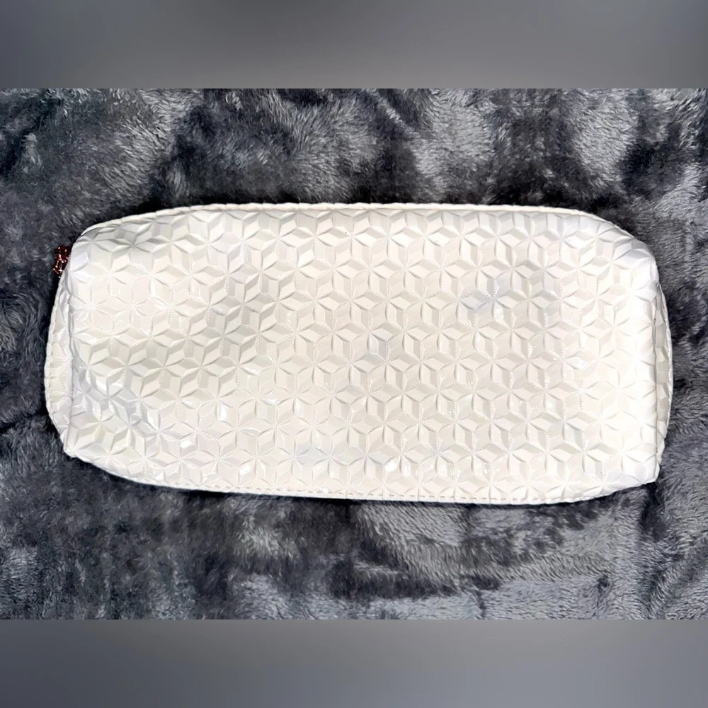 NWOT ANASTASIA‎ BEVERLY HILLS white cosmetic pouch